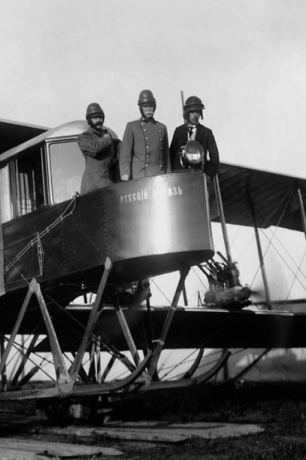 стара фотографія на меморіалу Сікорського