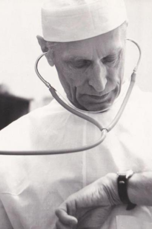 Микола Амосов під час операції